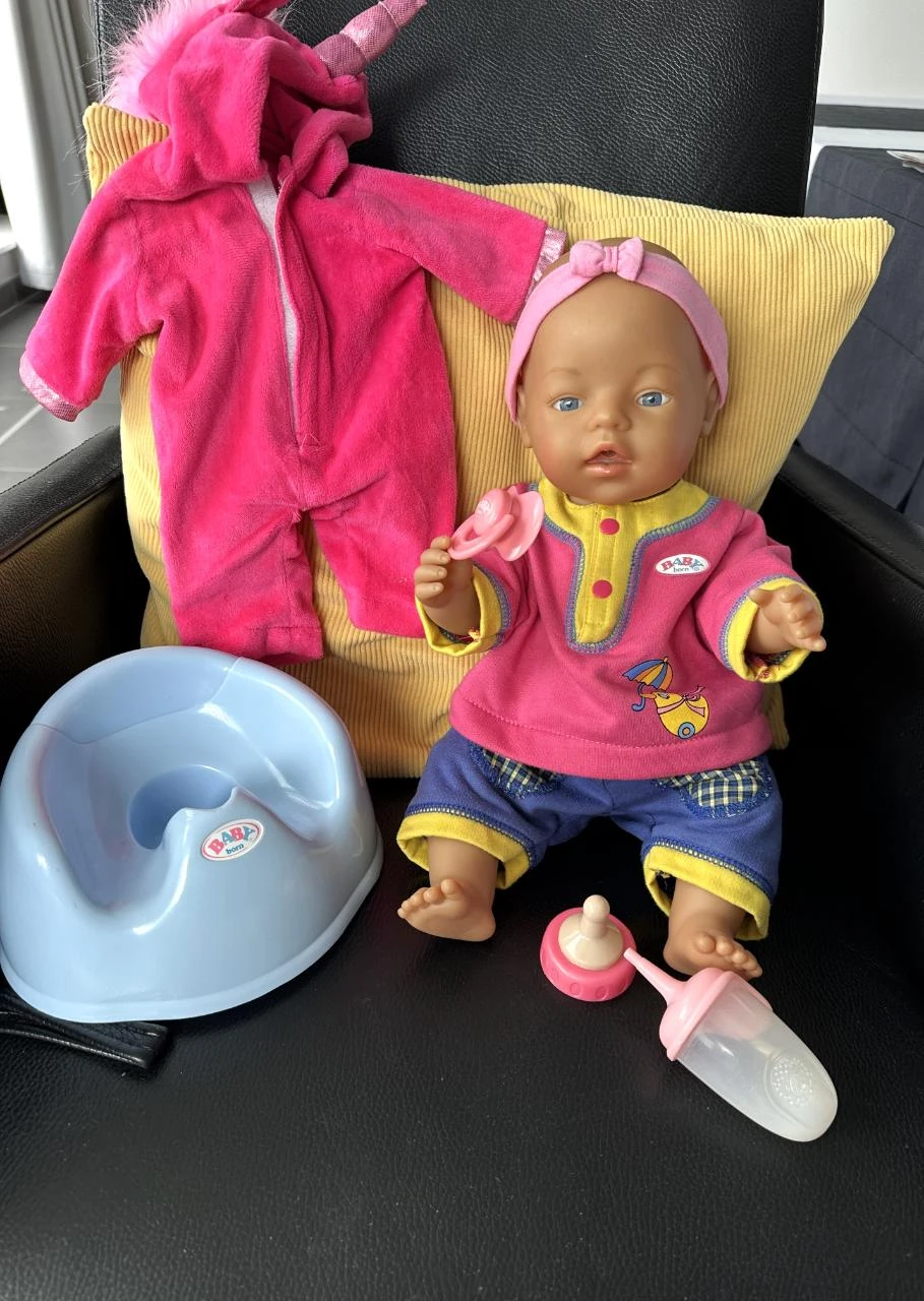 Baby Born pop met toebehoren .